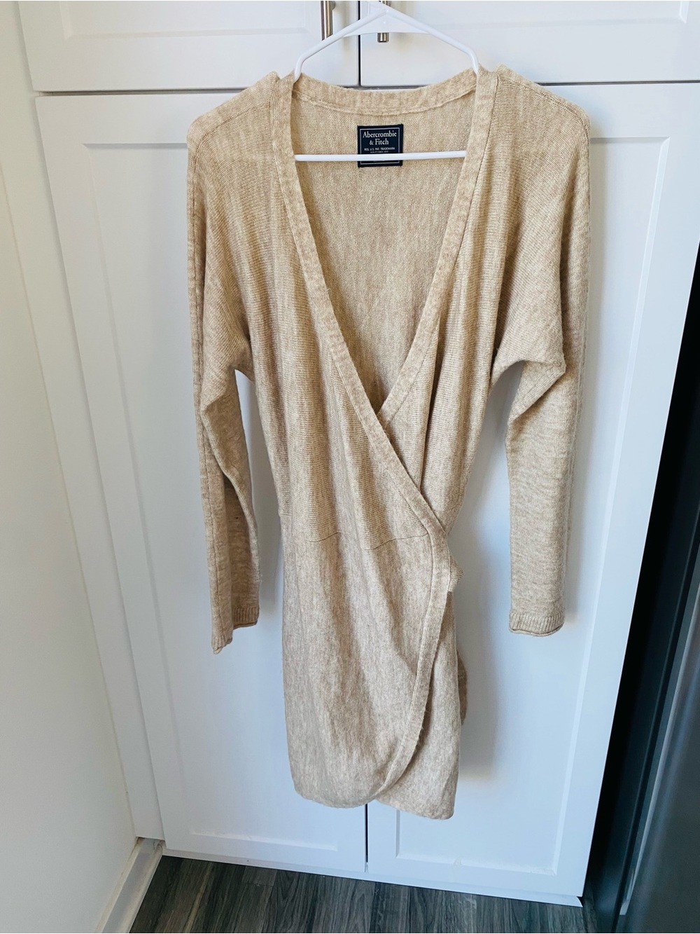 Abercrombie & Fitch tan wrap around medium sweater cardigan womens